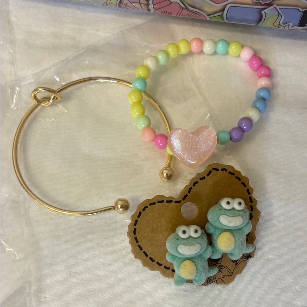 Disney $75 Value Pink Kids Spa & Hair Accessory Gift Set 16 Items Value - Picture 6 of 16